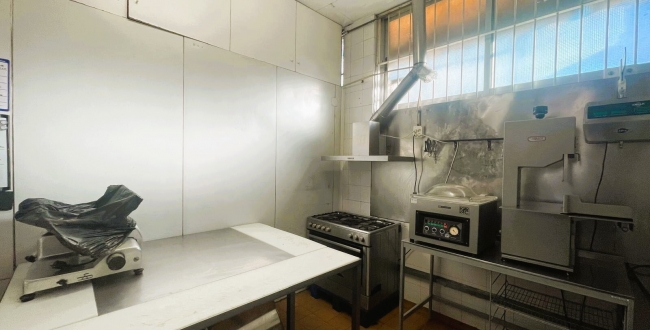 LOCAL COMERCIAL POLIVALENT A L'EIXAMPLE SUD - DAVANT DE PARC I ZONA ESCOLAR 