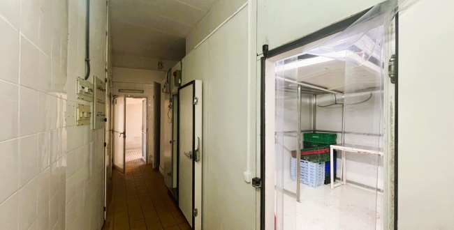 LOCAL COMERCIAL POLIVALENT A L'EIXAMPLE SUD - DAVANT DE PARC I ZONA ESCOLAR 