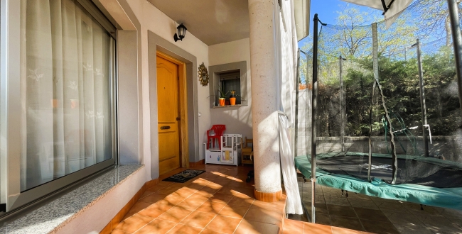  CASA ESQUINERA CON PATIO, GRAN GARAJE Y EXCELENTE UBICACIÓN EN TAIALÀ - FONTAJAU – GIRONA