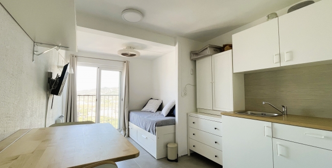 ESTUDIO REFORMADO EN PRIMERA LÍNEA DE MAR – PLANTA ALTA – PLATJA D'ARO