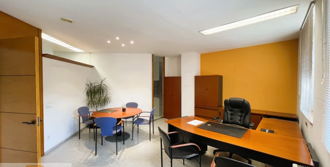LOCAL COMERCIAL EN LLOGUER IDEAL DESPATX C. RUTLLA GIRONA