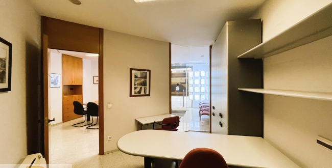 LOCAL COMERCIAL EN LLOGUER IDEAL DESPATX C. RUTLLA GIRONA