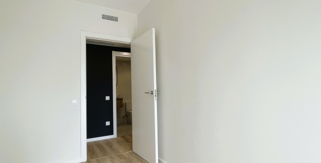PLANTA BAIXA D'OBRA NOVA AMB 2 HABITACIONS, JARDÍ PRIVAT DE 90M2, PÀRQUING I ZONA COMUNITARIA AMB PISCINA A DOMENY - GIRONA 