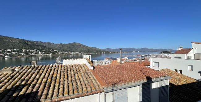 CASA ADOSADA CON VISTAS EN EL CENTRO DE PORT DE LA SELVA