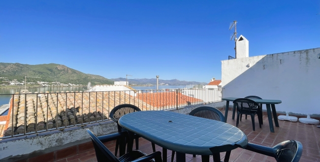 CASA ADOSADA CON VISTAS EN EL CENTRO DE PORT DE LA SELVA