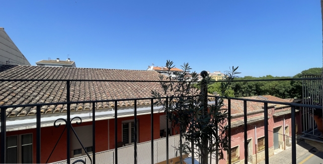 FANTÀSTIC DÚPLEX DE 140M2 AMB 4 HABITACIONS DOBLES, 3 BANYS I EN PERFECTE ESTAT DE CONSERVACIÓ A STA. EUGÈNIA - GIRONA