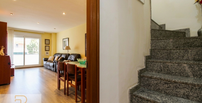 FANTÀSTIC DÚPLEX DE 140M2 AMB 4 HABITACIONS DOBLES, 3 BANYS I EN PERFECTE ESTAT DE CONSERVACIÓ A STA. EUGÈNIA - GIRONA