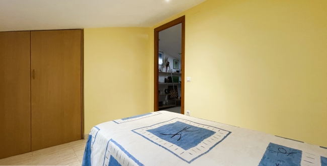 FANTÀSTIC DÚPLEX DE 140M2 AMB 4 HABITACIONS DOBLES, 3 BANYS I EN PERFECTE ESTAT DE CONSERVACIÓ A STA. EUGÈNIA - GIRONA