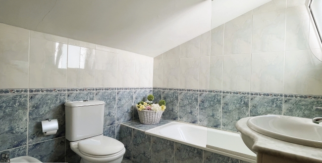 FANTÀSTIC DÚPLEX DE 140M2 AMB 4 HABITACIONS DOBLES, 3 BANYS I EN PERFECTE ESTAT DE CONSERVACIÓ A STA. EUGÈNIA - GIRONA