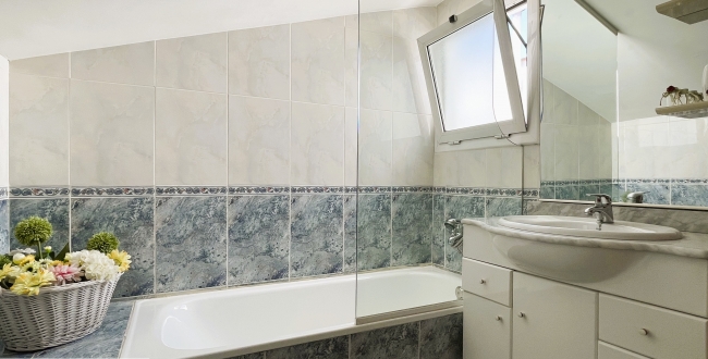 FANTÀSTIC DÚPLEX DE 140M2 AMB 4 HABITACIONS DOBLES, 3 BANYS I EN PERFECTE ESTAT DE CONSERVACIÓ A STA. EUGÈNIA - GIRONA