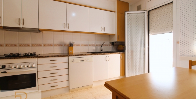 FANTÀSTIC DÚPLEX DE 140M2 AMB 4 HABITACIONS DOBLES, 3 BANYS I EN PERFECTE ESTAT DE CONSERVACIÓ A STA. EUGÈNIA - GIRONA