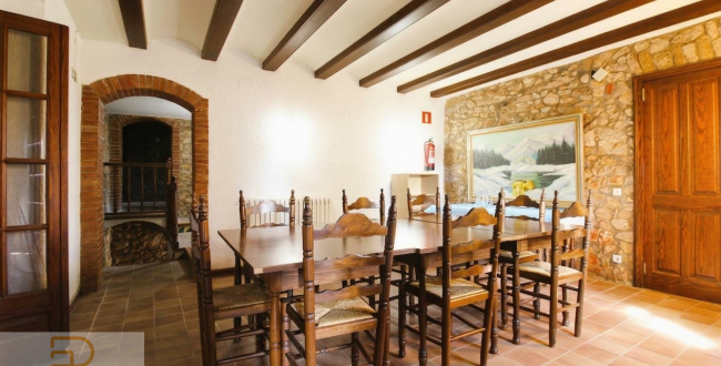 SPECTACULAR MASIA WITH AN EXTENSIVE EXTENT OF LAND IN JUIÀ