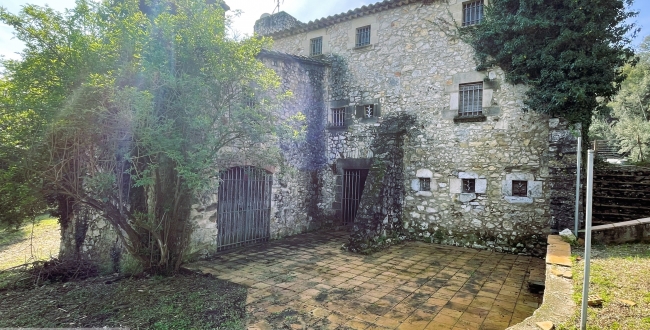 SPECTACULAR MASIA WITH AN EXTENSIVE EXTENT OF LAND IN JUIÀ