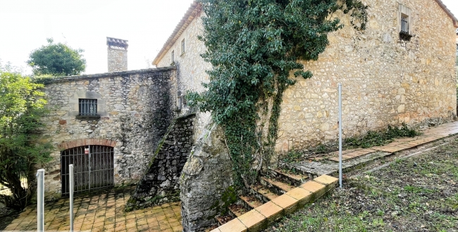 SPECTACULAR MASIA WITH AN EXTENSIVE EXTENT OF LAND IN JUIÀ
