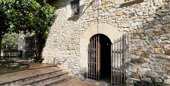 SPECTACULAR MASIA WITH AN EXTENSIVE EXTENT OF LAND IN JUIÀ