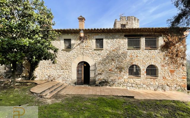 ESPECTACULAR MASIA AMB GRAN TERRENY A JUIÀ