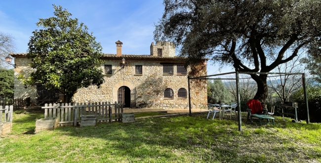 SPECTACULAR MASIA WITH AN EXTENSIVE EXTENT OF LAND IN JUIÀ