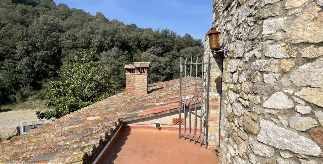 SPECTACULAR MASIA WITH AN EXTENSIVE EXTENT OF LAND IN JUIÀ