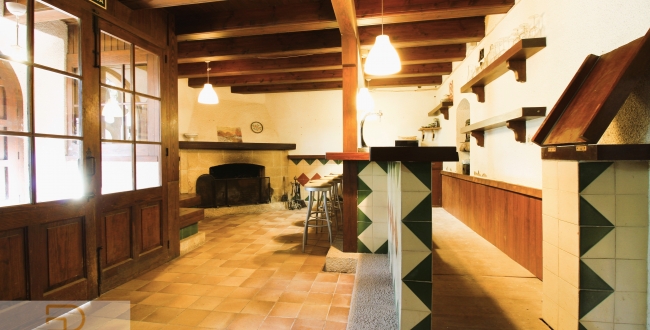 SPECTACULAR MASIA WITH AN EXTENSIVE EXTENT OF LAND IN JUIÀ