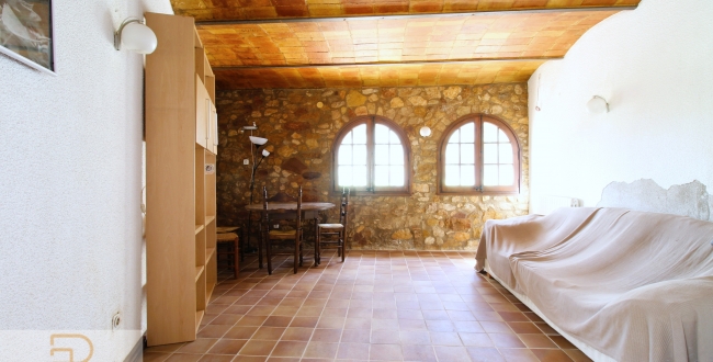 SPECTACULAR MASIA WITH AN EXTENSIVE EXTENT OF LAND IN JUIÀ