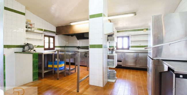 SPECTACULAR MASIA WITH AN EXTENSIVE EXTENT OF LAND IN JUIÀ