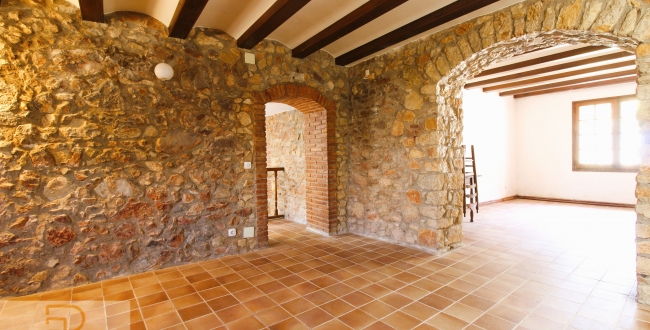 SPECTACULAR MASIA WITH AN EXTENSIVE EXTENT OF LAND IN JUIÀ