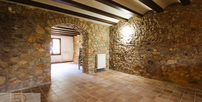 SPECTACULAR MASIA WITH AN EXTENSIVE EXTENT OF LAND IN JUIÀ