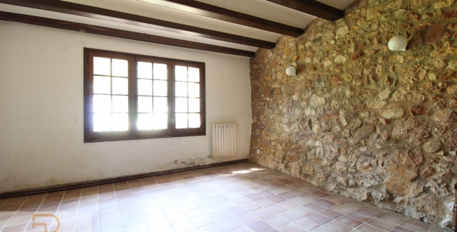 SPECTACULAR MASIA WITH AN EXTENSIVE EXTENT OF LAND IN JUIÀ
