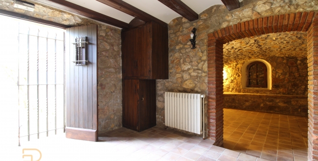 SPECTACULAR MASIA WITH AN EXTENSIVE EXTENT OF LAND IN JUIÀ