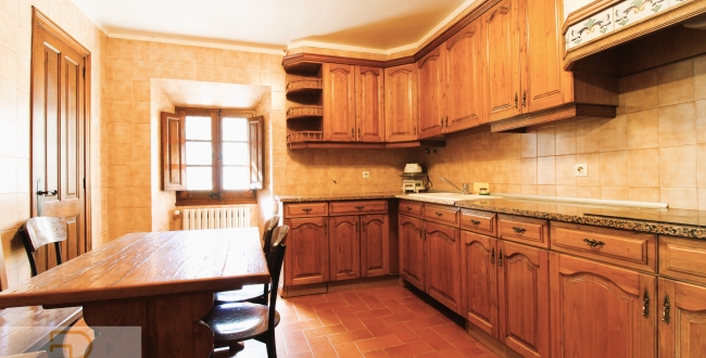 SPECTACULAR MASIA WITH AN EXTENSIVE EXTENT OF LAND IN JUIÀ