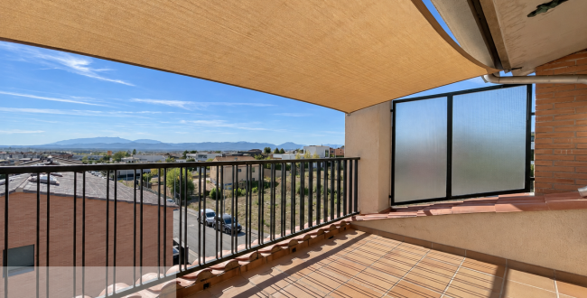 House with a garden, terraces, a principal suite and a two-car garage in Cassà de la Selva