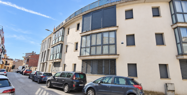 PIS AMB GRAN TERRASSA PRIVADA I GARATGE TANCAT A GERMANS SÀBAT