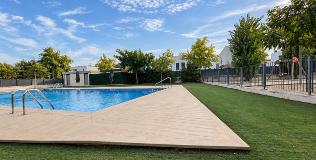 ÁTICO DÚPLEX CON 2 TERRAZAS, PISCINA COMUNITARIA Y DOS PARQUINGS  Y TRASTERO