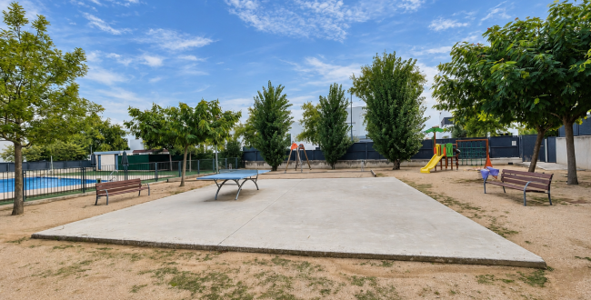 ÁTICO DÚPLEX CON 2 TERRAZAS, PISCINA COMUNITARIA Y DOS PARQUINGS  Y TRASTERO