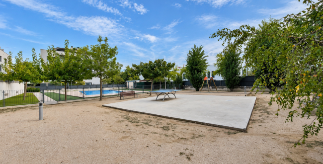ÁTICO DÚPLEX CON 2 TERRAZAS, PISCINA COMUNITARIA Y DOS PARQUINGS  Y TRASTERO