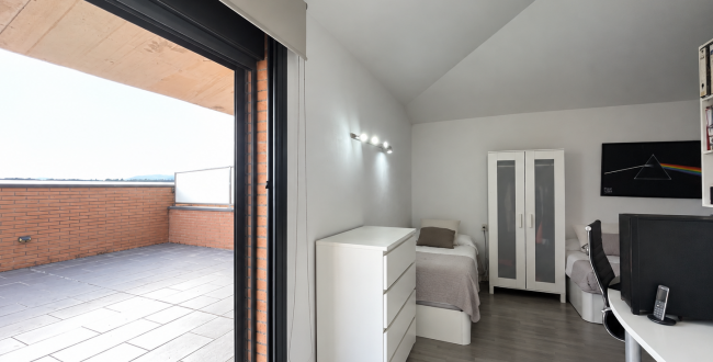 ÁTICO DÚPLEX CON 2 TERRAZAS, PISCINA COMUNITARIA Y DOS PARQUINGS  Y TRASTERO
