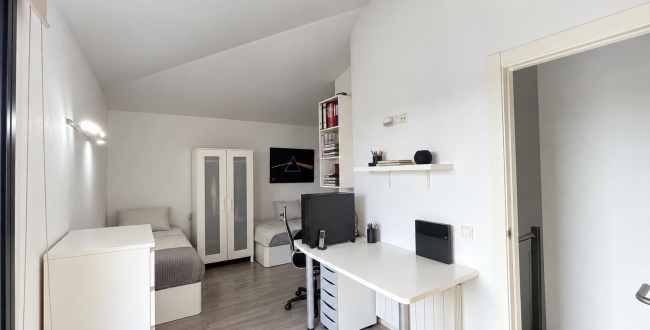 ÁTICO DÚPLEX CON 2 TERRAZAS, PISCINA COMUNITARIA Y DOS PARQUINGS  Y TRASTERO