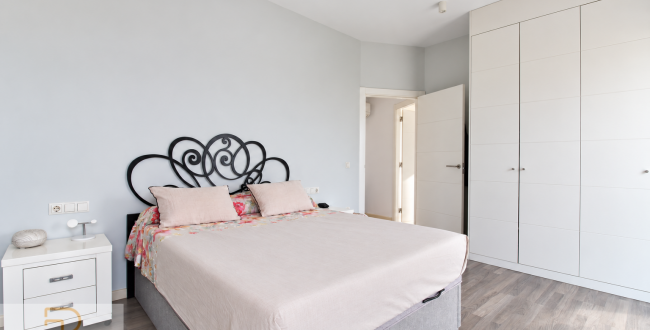 ÁTICO DÚPLEX CON 2 TERRAZAS, PISCINA COMUNITARIA Y DOS PARQUINGS  Y TRASTERO