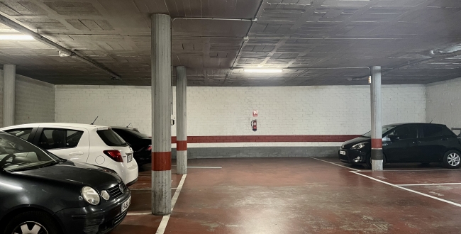 PÀRQUING DE LLOGUER A L'EIXAMPLE NORD DE GIRONA, EN PLE CENTRE COMERCIAL DE LA CIUTAT